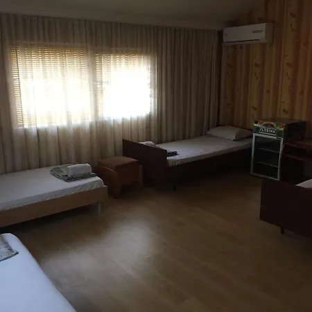 Aleksandria Hotel *